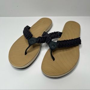 LIKE NEW Sperry Top-Sider Navy and Tan Leather Thong Sandals